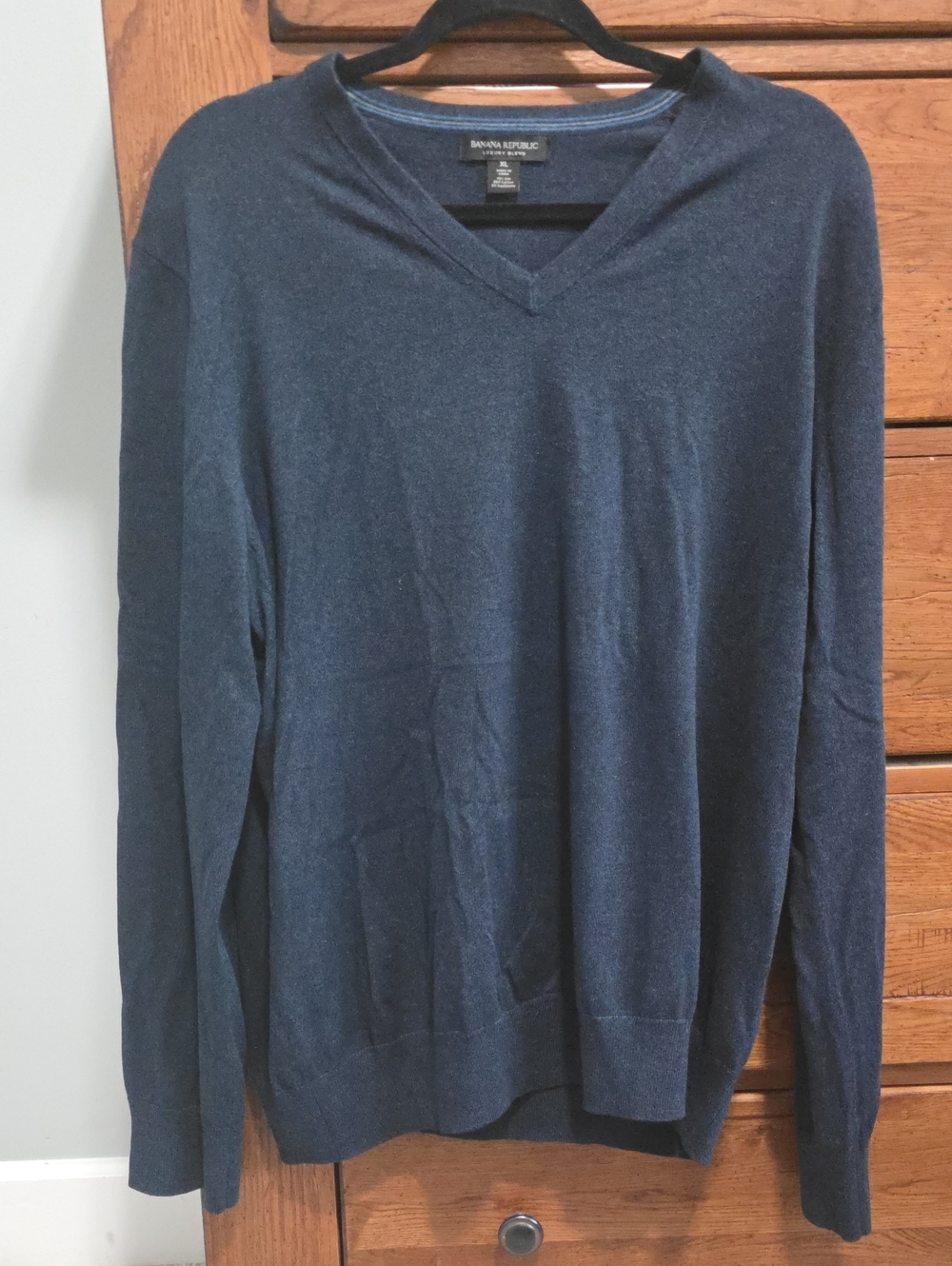 Banana Republic Men's Dark Navy V-Neck Sweater